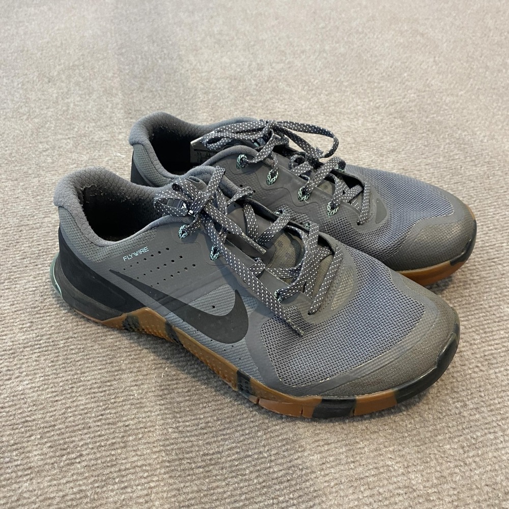 Nike Training Shoes Mens Size 9.5 Gray Flywire Gum Sole Gym Low Top Sneakers
